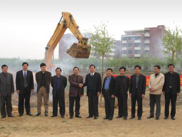 2006年捐赠150万元资助山东科技大学的校园建设